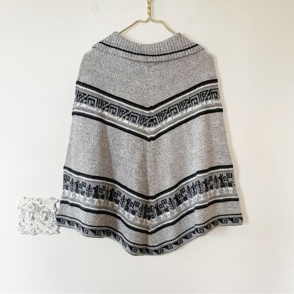 Peruvian Alpaca Wool Poncho Handmade - Picture 4 of 5